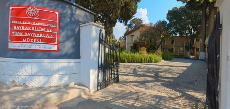 DEÜ Bayrakbilim ve Türk Bayrakları Müzesi Dış Kapı